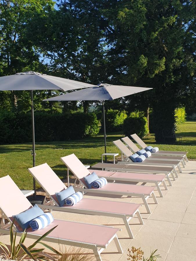 Domaine De Bourgville Monts-sur-Guesnes Exterior foto